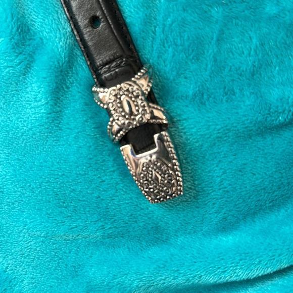 NWOT Ladies Black Leather Belt with silver buckle - Picture 3 of 4